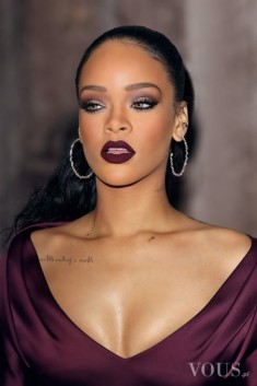 Mocno wymalowana Rihanna
