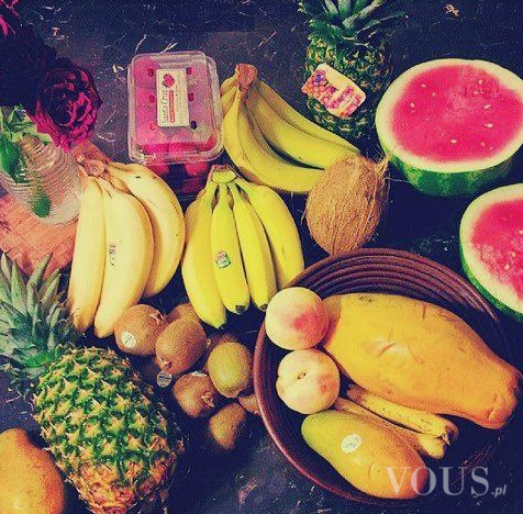 Idealne jedzenie, witarianizm, mnóstwo owoców (banan, arbuz, mango, melon, gruszka, ananas, papa ...