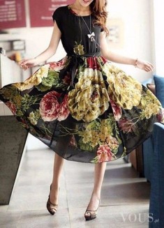 Piękna cudowna sukienka w kwiaty, idealna na wesele <3