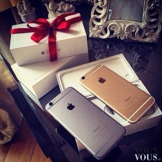 Złoty i srebrny iPhone od apple