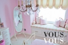 Śliczny różowy pokój dla małej księżniczki.