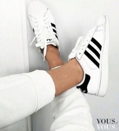 Białe sportowe buty