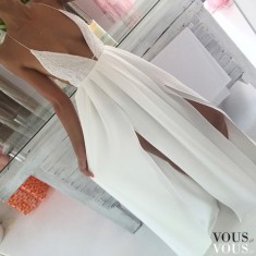Biała zwiewna maxi sukienka