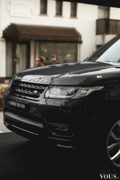 Czarny Range Rover