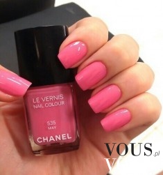 Różowy lakier do paznokci od Chanel