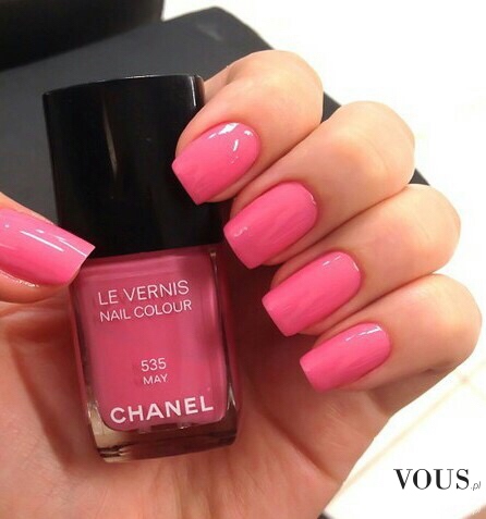 Różowy lakier do paznokci od Chanel