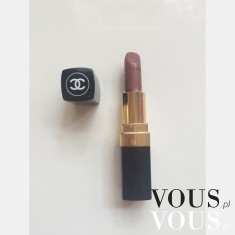 Szminka Chanel w brązowym kolorze.