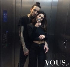 Zakochani w windzie. Zdjęcie z ukochanym.