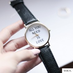 Zegarek z napisem dostępny w sklepie OTIEN www.otien.com
