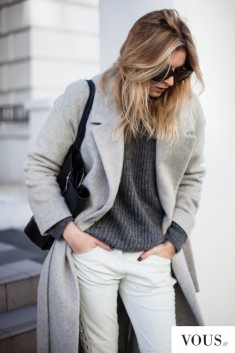Świetna minimalistyczna stylizacja simple, szary płaszcz i białe sppodnie