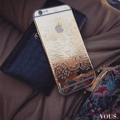 Złoty iPhone z lwem