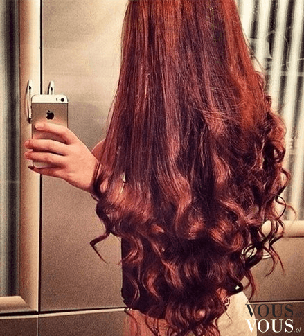 Hairburst efekty zdjęcia, piękne długie gęste rubinowe włosy