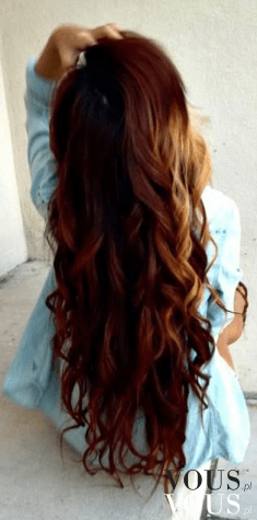 Piękne kasztanowe falowane włosy
