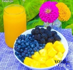 Owoce, borówki, jagody, jeżyny i melon, owoce idalne przy diecie, owoce na upały
