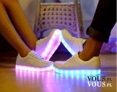 sportowe buty ze świecącymi podeszwami