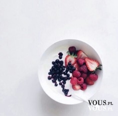 owoce z jogurtem