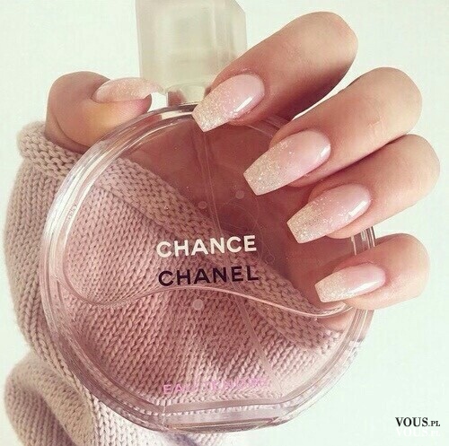Długie mocne paznokcie, jak uzyskać taki efekt, perfumy Chanel, ktoś lubi perfumy Chanel?