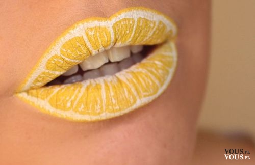 niezwykły makijaż ust, żółte usta, usta jak cytryna