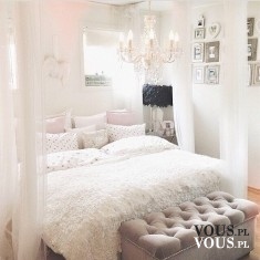 Cudowna sypialnia w jasnej kolorystyce. Łóżko z baldachimem. Sypialnia dla księżniczki! <3