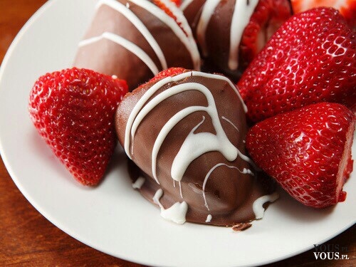 Owocowo- czekoladowa przekąska- truskawki w czekoladzie.