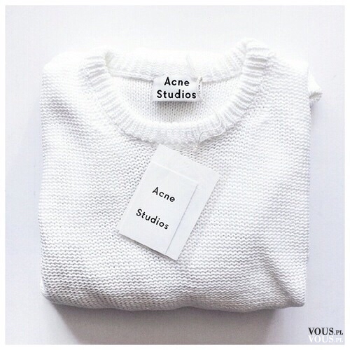Biały sweter. Cienki dzianinowy sweterek.