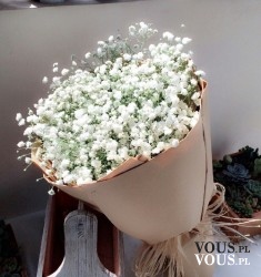 Cudowny bukiet z białych kwiatów. Doskonała, pachnąca dekoracja domu.