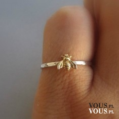 delikatny złoty pierścionek, pierścionek z pszczołą
