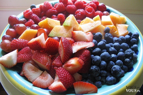 dużo kolorowych owoców