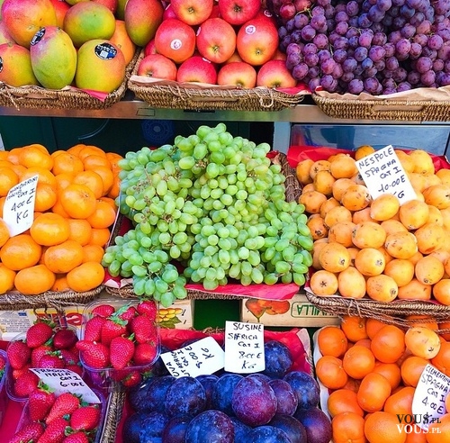 kolorowe owoce prosto z targu, gdzie kupować owoce