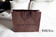 Zakupy w butiku Louis Vuitton