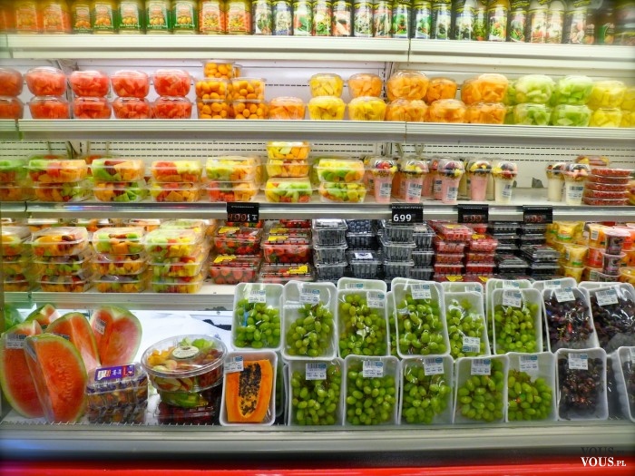 świeże warzywa i owoce w sklepie, gdzie kupować jedzenie?