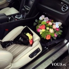 kwiaty w samochodzie, kwiaty na prezent