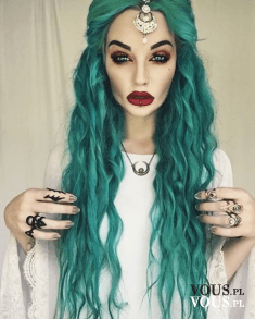 Oryginalny kolor włosów, zielono-niebieskie włosy