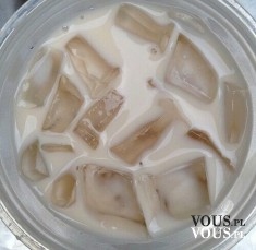 kawowe kostki lodu, mleko z zamrożoną kawą, kawa w lodzie