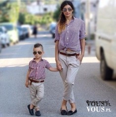 stylowa mama z dzieckiem, matka ubrana tak samo jak syn, koszula i luźne spodnie, męska stylizacja