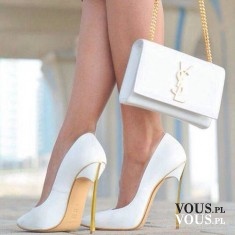 białe buty, buty ze złotymi obcasami, biała torebka