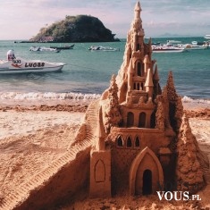 zamek z piasku, wakacje nad morzem, piękna plaża, jak zrobić zamek z piasku