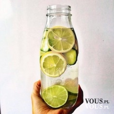 oczyszczająca woda z limonką i cytryną