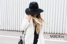 biały płaszczyk, z czym nosić biały płaszcz, czarny kapelusz, elegancki kapelusz, kapelusz z rondem
