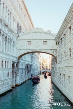 Piękna Wenecja. Pływanie gondolą.