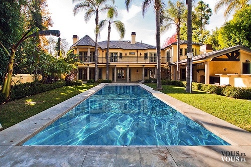 piękny dom z ogrodem i basenem