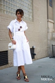 Biała sukienka midi. Rozkloszowana sukienka z krótkim rękawem.