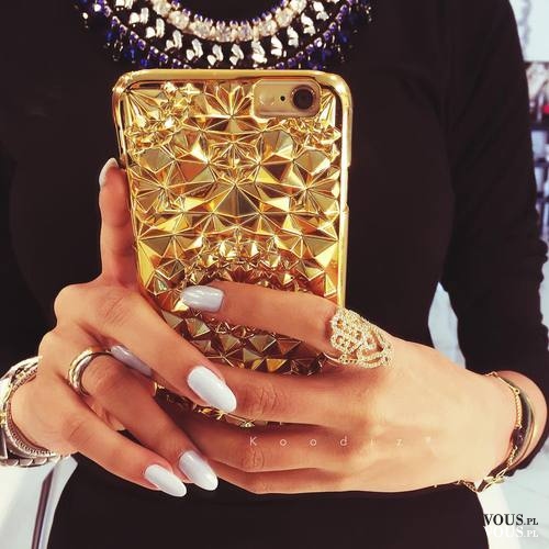 złota obudowa na iPhone, złoty iPhone