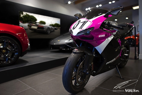 różowy motocykl, motor dla dziewczyny