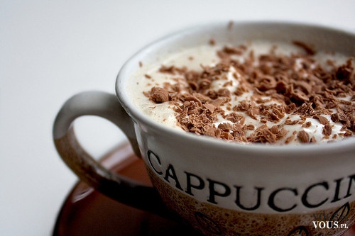Kawa Cappuccino, cappuccino z dodatkiem czekolady, filiżanka cappuccino