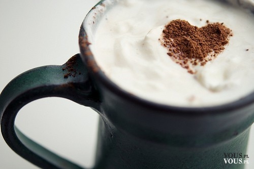 Kawa z czekoladowym serduszkiem, szablony do kawy, akcesoria do robienia kawy,