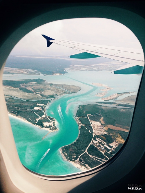Niesamowite widoki z samolotu! Błękit wody, widok z lotu ptaka