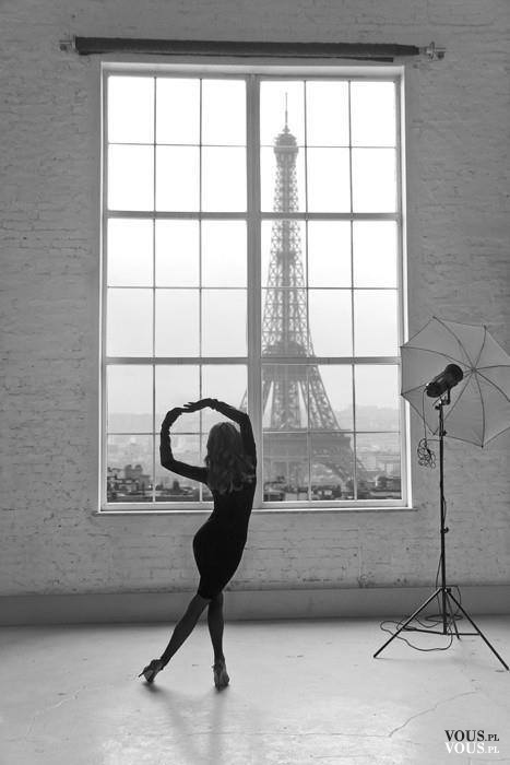 Sesja fotograficzna w =aryżu z widokiem na wieżę Eiffla, sala studyjna. Jak znaleźć pracę w Paryżu?