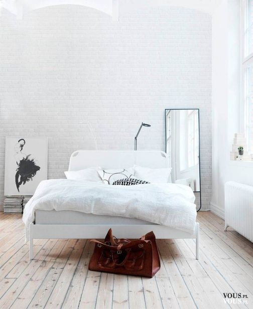 Piękne białe wnętrze, proste i minimalistyczne. Jak urządzić pokój w prostym stylu? Hipserski pokój