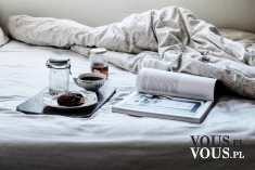 Śniadanie do łóżka w pościeli.Czy kobieta powinna podawać mężczyźnie śniadanie do łózka?